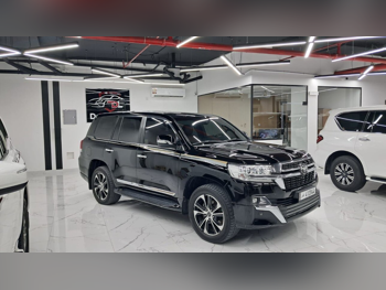 Toyota  Land Cruiser  VXR  2019  Automatic  200,000 Km  8 Cylinder  Four Wheel Drive (4WD)  SUV  Black