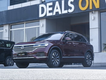 Volkswagen  Touareg  Elegance Premium  2022  Automatic  39,000 Km  6 Cylinder  All Wheel Drive (AWD)  SUV  Maroon  With Warranty