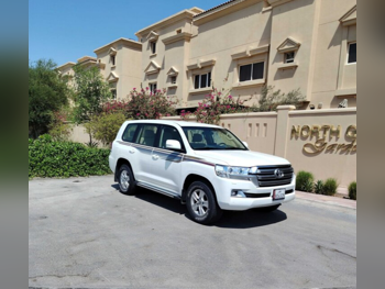 تويوتا  لاند كروزر  جي اكس ار  2019  اوتوماتيك  5,700 كم  8 سلندر  دفع رباعي  اس يو في  أبيض