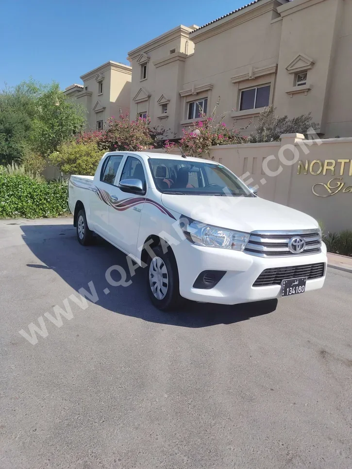 Toyota  Hilux  2021  Manual  176,000 Km  4 Cylinder  Rear Wheel Drive (RWD)  Pick Up  White