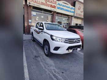 Toyota  Hilux  SR5  2020  Automatic  18,000 Km  4 Cylinder  Four Wheel Drive (4WD)  Pick Up  White