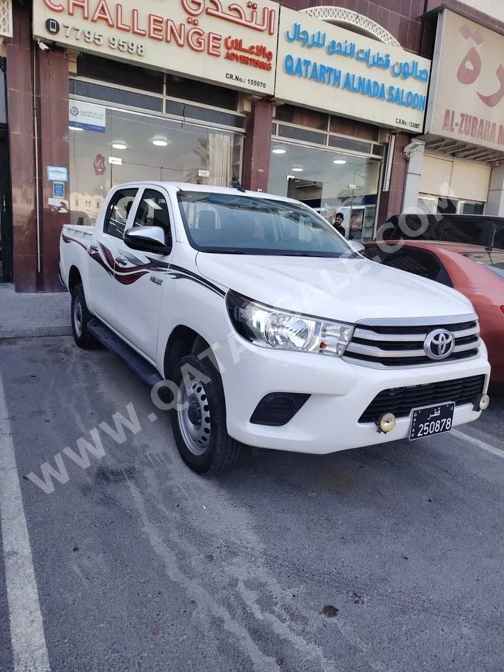 Toyota  Hilux  SR5  2020  Automatic  18,000 Km  4 Cylinder  Four Wheel Drive (4WD)  Pick Up  White