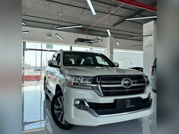 Toyota  Land Cruiser  VXS  2019  Automatic  181,000 Km  8 Cylinder  Four Wheel Drive (4WD)  SUV  White