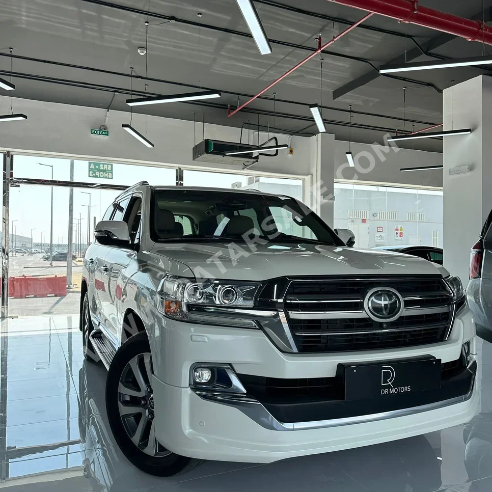 Toyota  Land Cruiser  VXS  2019  Automatic  181,000 Km  8 Cylinder  Four Wheel Drive (4WD)  SUV  White