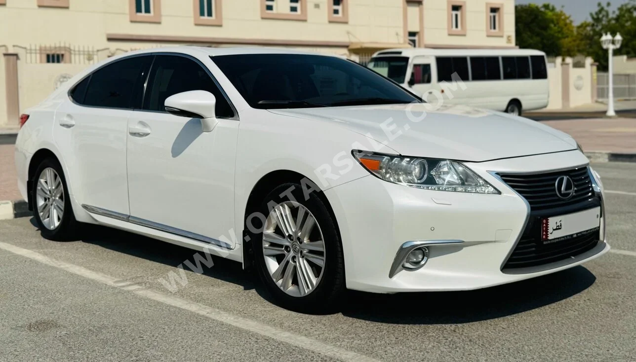 Lexus  ES  350  2015  Automatic  142,000 Km  6 Cylinder  Rear Wheel Drive (RWD)  Sedan  White