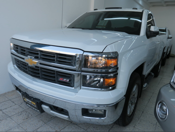 Chevrolet  Silverado  2015  Automatic  114,000 Km  8 Cylinder  Four Wheel Drive (4WD)  Pick Up  White