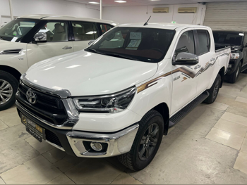 Toyota  Hilux  2024  Automatic  44,000 Km  4 Cylinder  Four Wheel Drive (4WD)  Pick Up  White  With Warranty