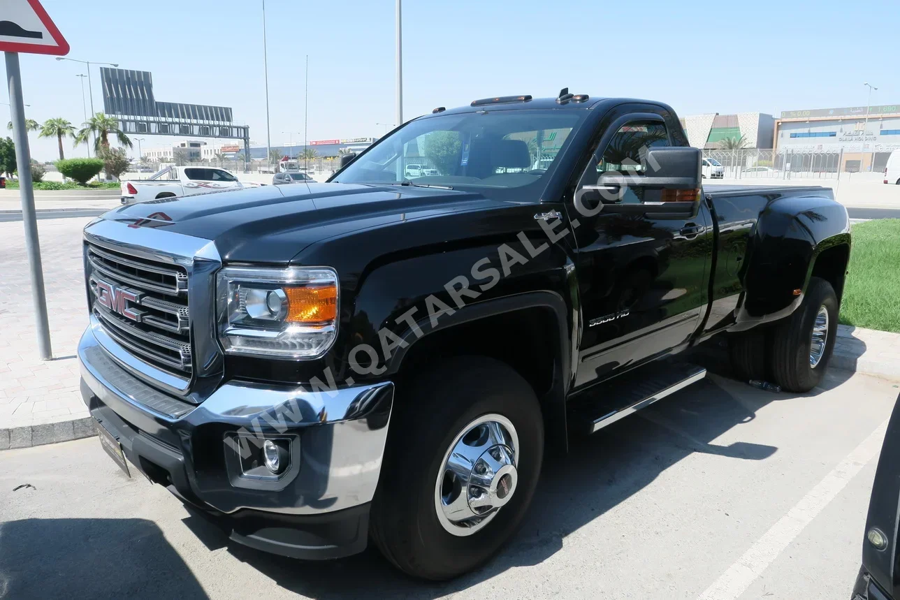 GMC  Sierra  3500 HD  2018  Automatic  50,000 Km  8 Cylinder  Four Wheel Drive (4WD)  Pick Up  Black