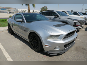 فورد  موستانغ  جي تي  2014  اوتوماتيك  171,000 كم  8 سلندر  دفع خلفي  كوبيه \ سبورت  فضي