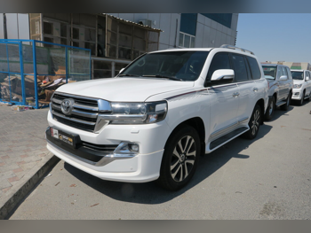 Toyota  Land Cruiser  GXR- Grand Touring  2019  Automatic  150,000 Km  8 Cylinder  Four Wheel Drive (4WD)  SUV  White