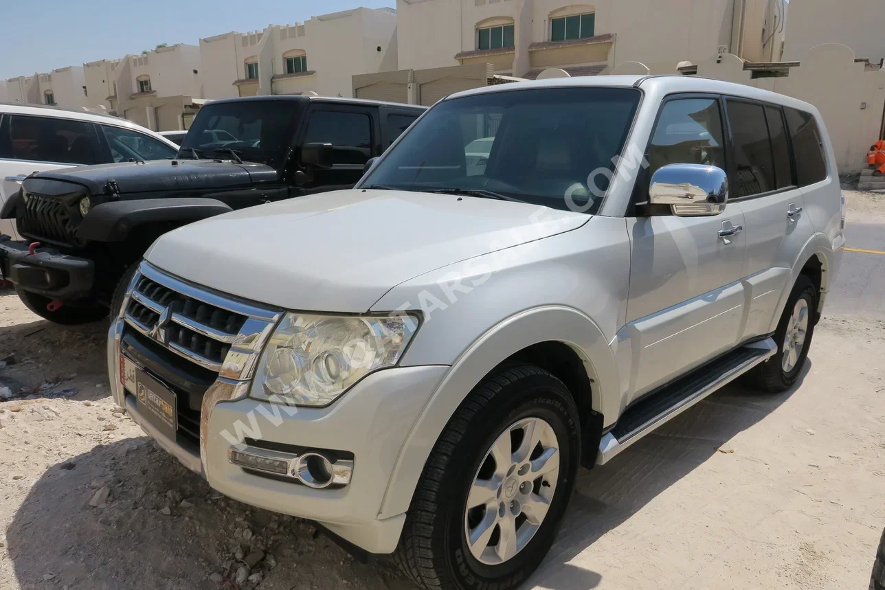 Mitsubishi  Pajero  3.8  2016  Automatic  72,000 Km  6 Cylinder  Four Wheel Drive (4WD)  SUV  White