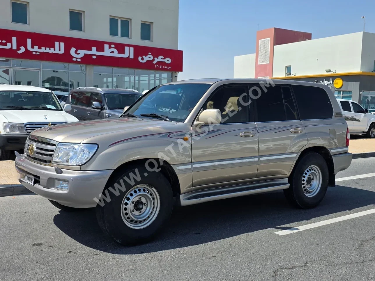 Toyota  Land Cruiser  VXR  2006  Automatic  472,000 Km  8 Cylinder  Four Wheel Drive (4WD)  SUV  Gold