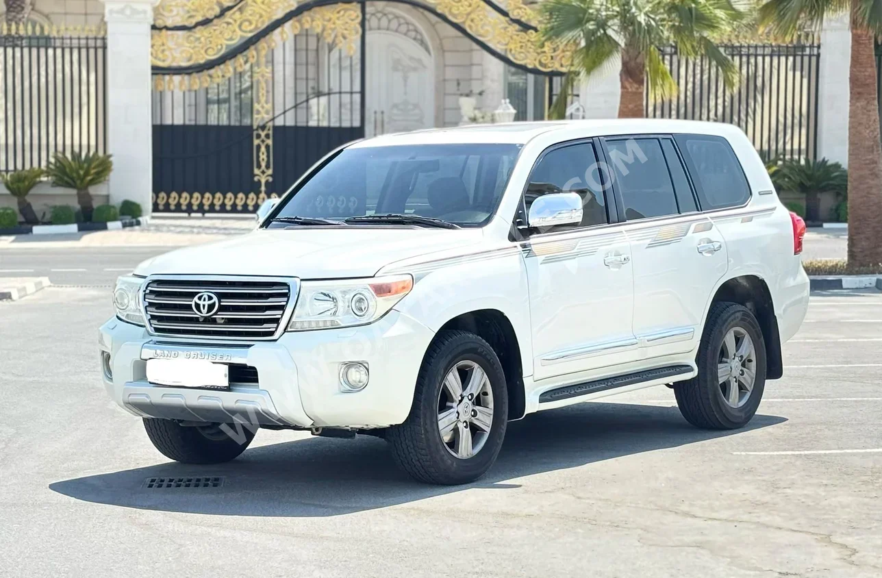 Toyota  Land Cruiser  GXR  2015  Automatic  345,000 Km  8 Cylinder  Four Wheel Drive (4WD)  SUV  White