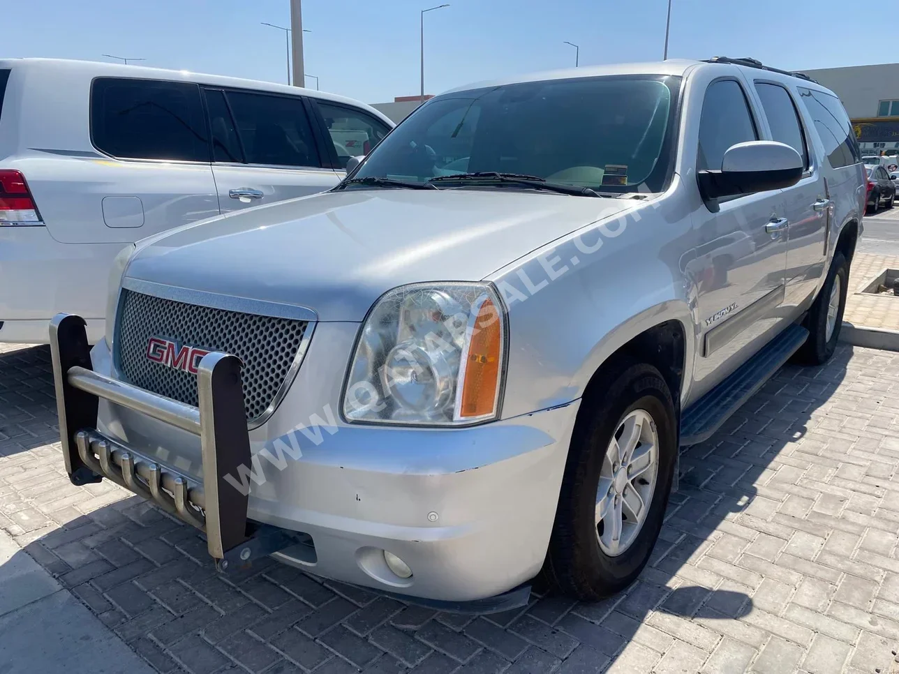 GMC  Yukon  2012  Automatic  180,000 Km  8 Cylinder  Four Wheel Drive (4WD)  SUV  Silver