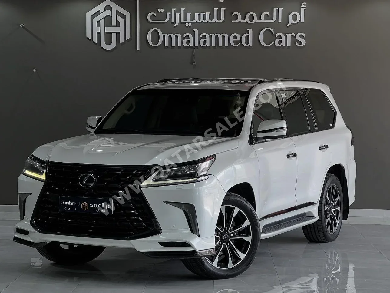 Lexus  LX  570  2016  Automatic  221,000 Km  8 Cylinder  Four Wheel Drive (4WD)  SUV  White