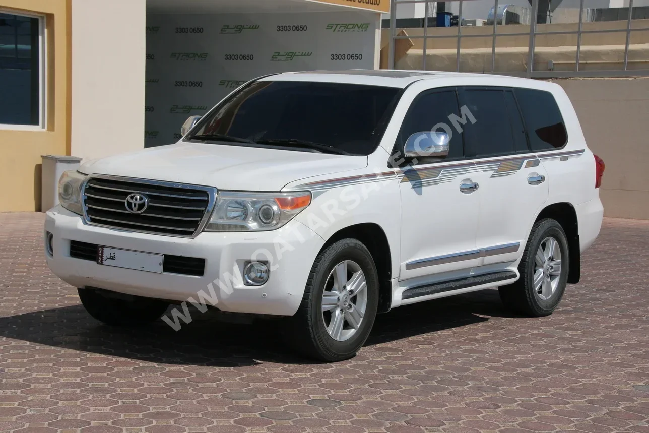 Toyota  Land Cruiser  GXR  2014  Automatic  447,000 Km  8 Cylinder  Four Wheel Drive (4WD)  SUV  White