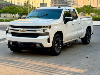Chevrolet  Silverado  LT  2021  Automatic  100,000 Km  8 Cylinder  Four Wheel Drive (4WD)  Pick Up  White