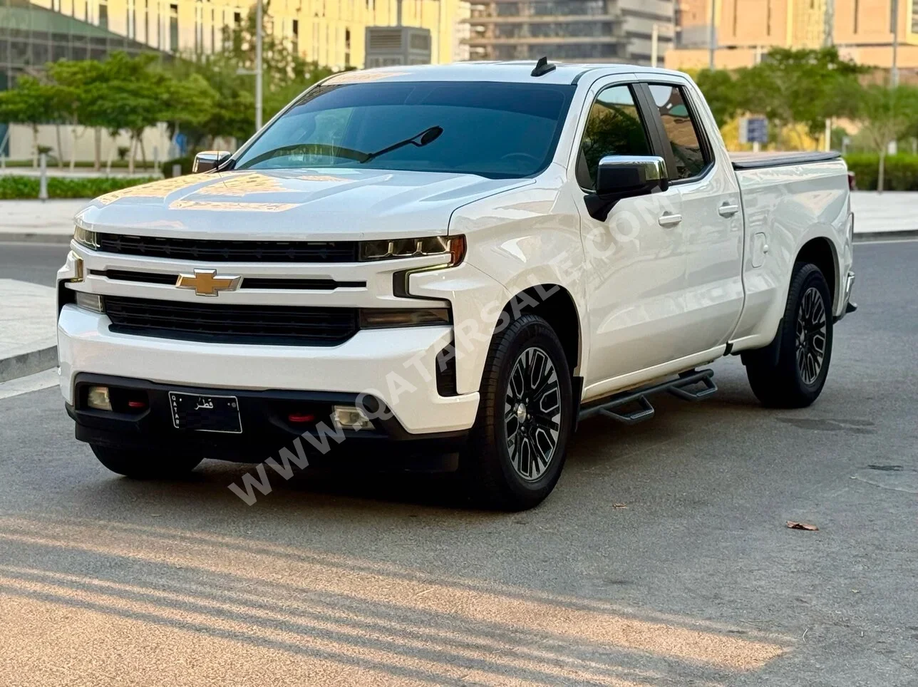 Chevrolet  Silverado  LT  2021  Automatic  100,000 Km  8 Cylinder  Four Wheel Drive (4WD)  Pick Up  White