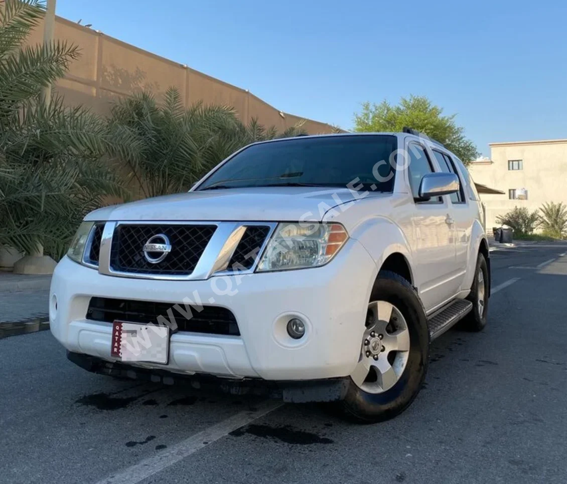 Nissan  Pathfinder  SE  2008  Automatic  400,000 Km  6 Cylinder  SUV  White