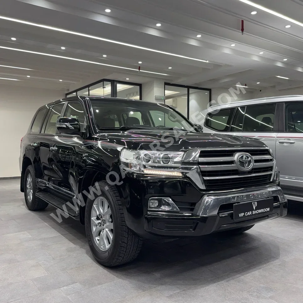 Toyota  Land Cruiser  GXR  2019  Automatic  250,000 Km  8 Cylinder  Four Wheel Drive (4WD)  SUV  Black