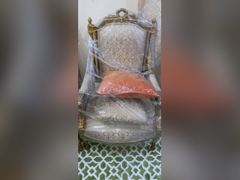 الأرائك والكنب والكراسي
