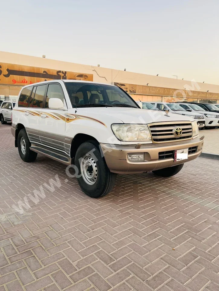 Toyota  Land Cruiser  VXR  2006  Automatic  416,000 Km  8 Cylinder  Four Wheel Drive (4WD)  SUV  White