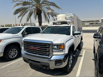 GMC  Sierra  2500 HD  2016  Automatic  50,000 Km  8 Cylinder  Four Wheel Drive (4WD)  Pick Up  White