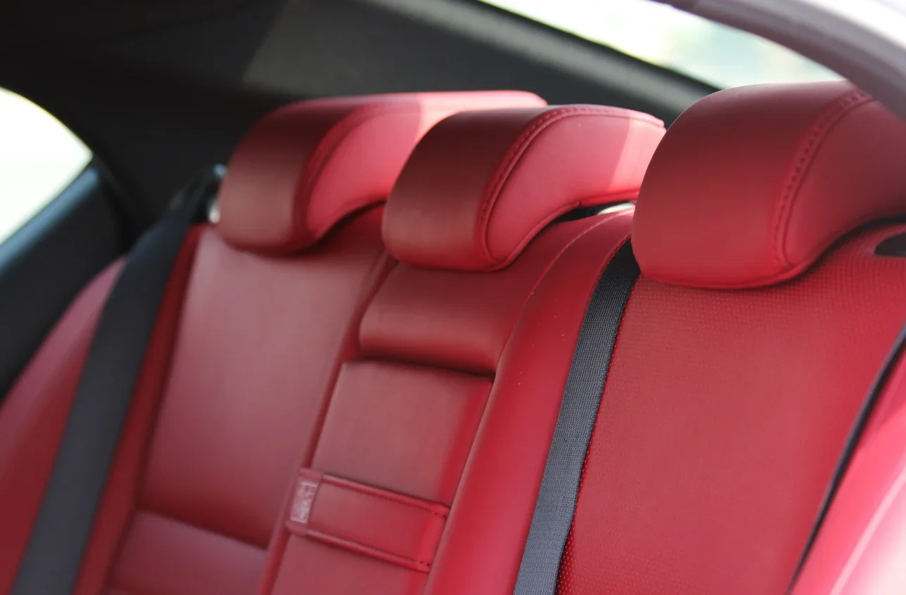 لكزس  آي اس 350  6 سلندر  سيدان  أبيض  2023