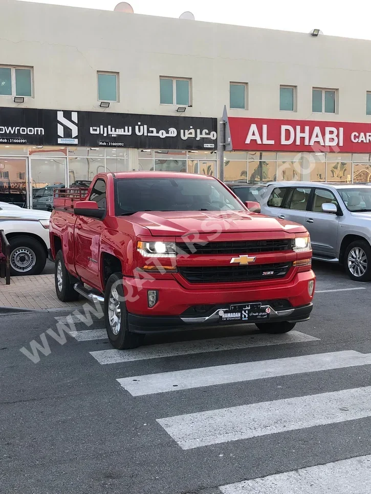 Chevrolet  Silverado  LT  2018  Automatic  90,000 Km  8 Cylinder  Four Wheel Drive (4WD)  Pick Up  Red