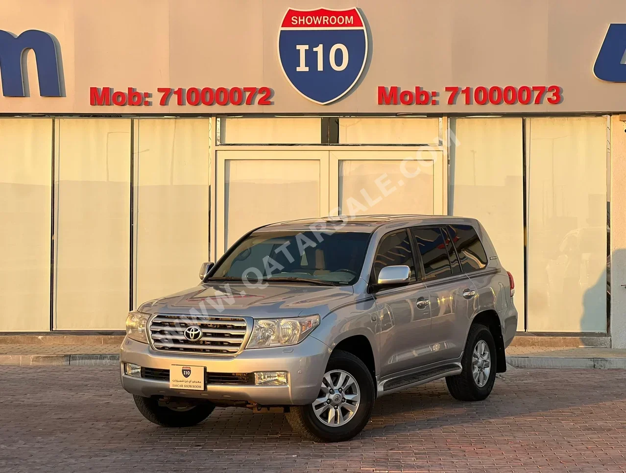 Toyota  Land Cruiser  VXR  2009  Automatic  300,000 Km  8 Cylinder  Four Wheel Drive (4WD)  SUV  Silver
