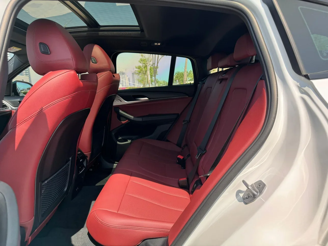 بي ام دبليو الفئة - اكس اكس 4 ام 2022 اوتوماتيك 39,900 كم 4 سلندر دفع رباعي اس يو في أبيض تحت الضمان