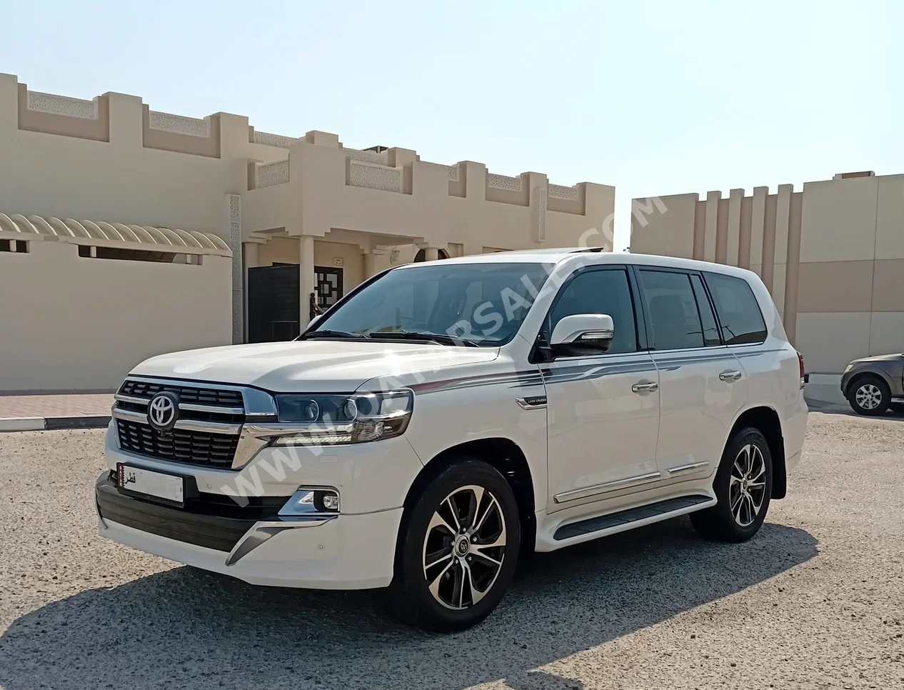 Toyota  Land Cruiser  GXR- Grand Touring  2020  Automatic  195,000 Km  8 Cylinder  Four Wheel Drive (4WD)  SUV  White