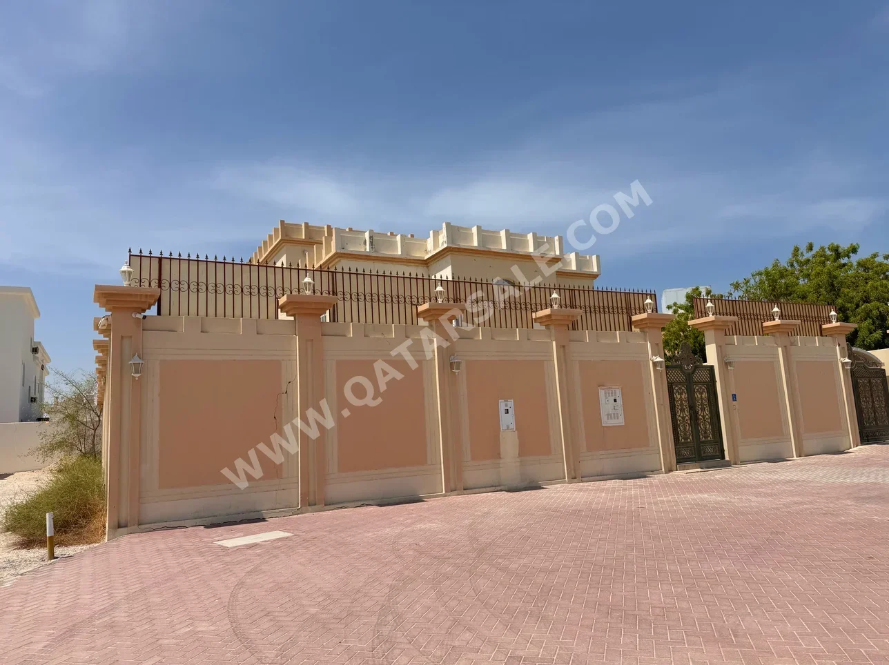 سكن عائلي  - غير مفروشة  - الدوحة  - عنيزة  - 7 غرف نوم