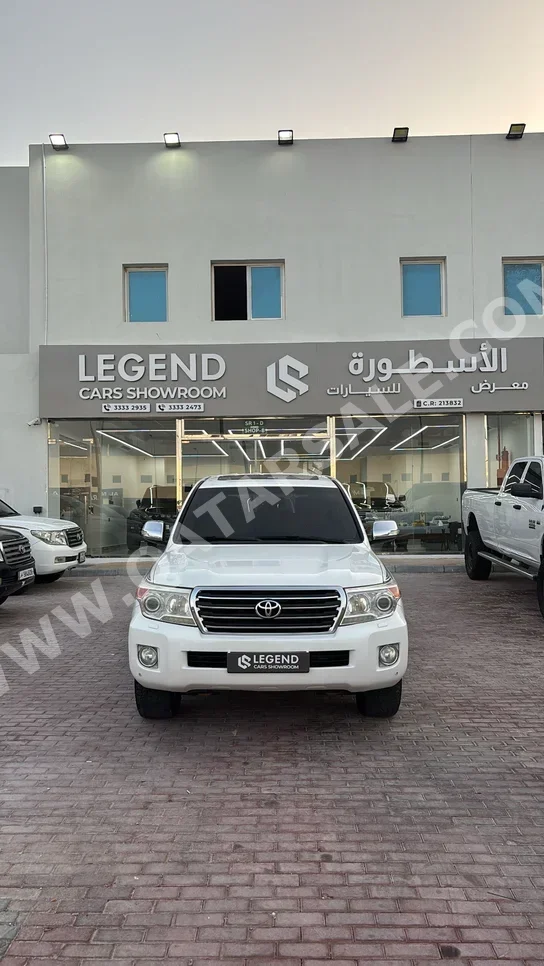 Toyota  Land Cruiser  GXR  2014  Automatic  355,000 Km  8 Cylinder  Four Wheel Drive (4WD)  SUV  White