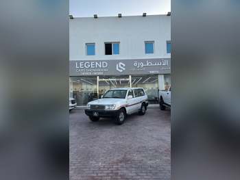 Toyota  Land Cruiser  GX  2003  Automatic  213,000 Km  6 Cylinder  Four Wheel Drive (4WD)  SUV  White