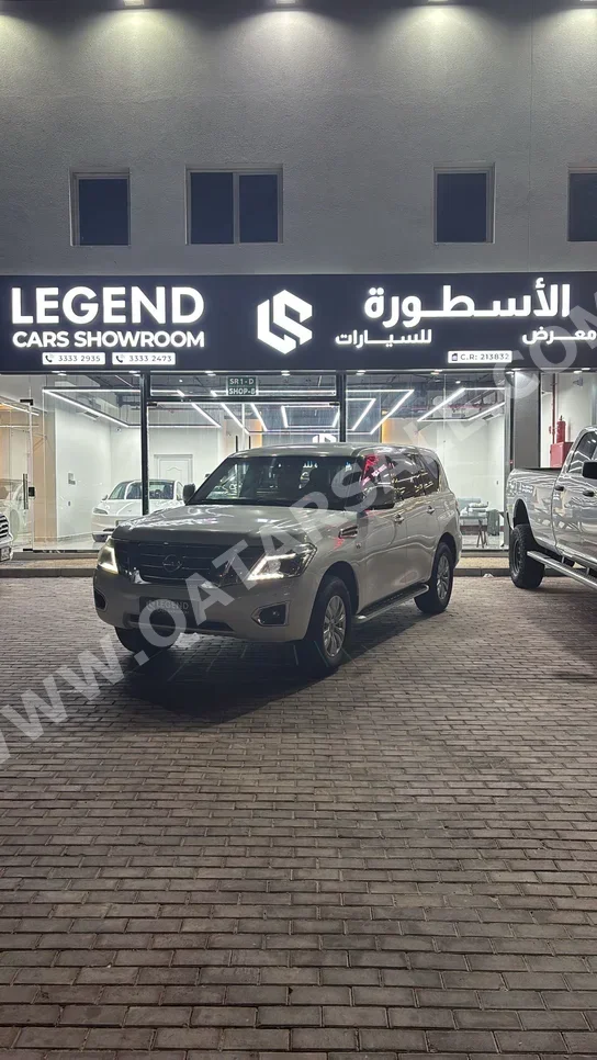نيسان  باترول  اس اي  2014  اوتوماتيك  195,000 كم  8 سلندر  دفع رباعي  اس يو في  أبيض