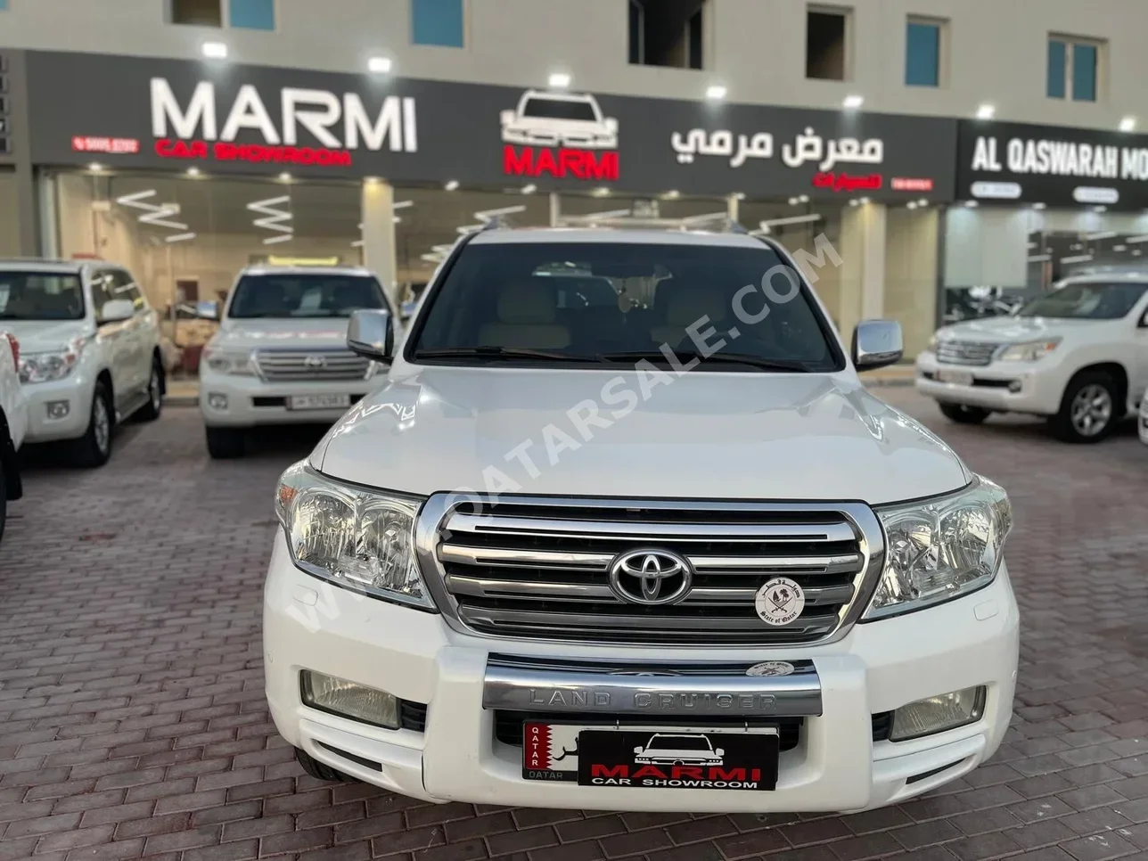 تويوتا  لاند كروزر  في اكس ار  2011  اوتوماتيك  256,000 كم  8 سلندر  دفع رباعي  اس يو في  أبيض