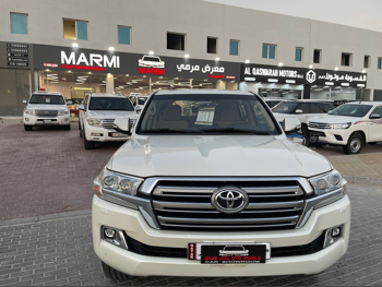 Toyota  Land Cruiser  GXR  2018  Automatic  220,000 Km  8 Cylinder  Four Wheel Drive (4WD)  SUV  White