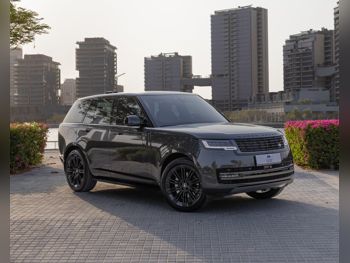 Land Rover  Range Rover Vouge  6 Cylinder  SUV 2x4  Grey  2025