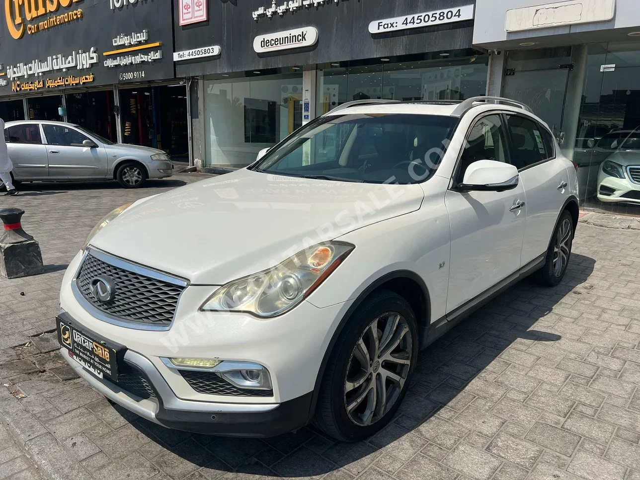 Infiniti  QX  50  2017  Automatic  82,000 Km  4 Cylinder  Four Wheel Drive (4WD)  SUV  White