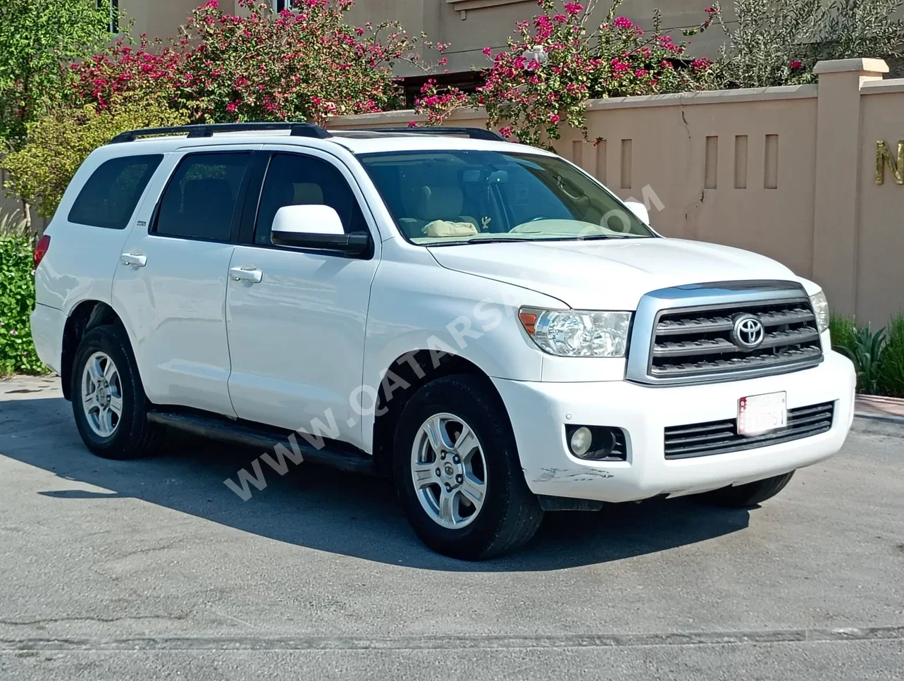 Toyota  Sequoia  SR5  2013  Automatic  320,000 Km  8 Cylinder  Four Wheel Drive (4WD)  SUV  White