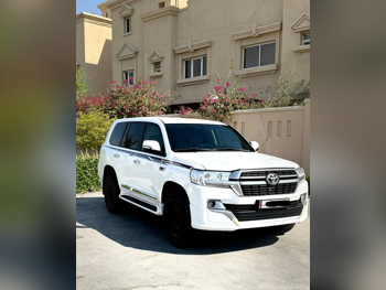 Toyota  Land Cruiser  GXR  2016  Automatic  330,000 Km  6 Cylinder  Four Wheel Drive (4WD)  SUV  White