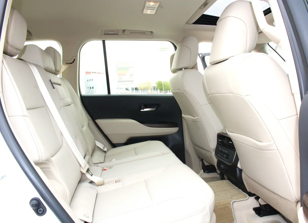 Toyota  Land Cruiser GXR  6 Cylinder  SUV 4x4  White  2025