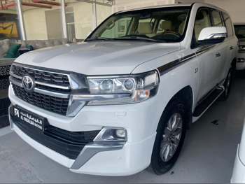 Toyota  Land Cruiser  VXR  2017  Automatic  235,000 Km  8 Cylinder  Four Wheel Drive (4WD)  SUV  White