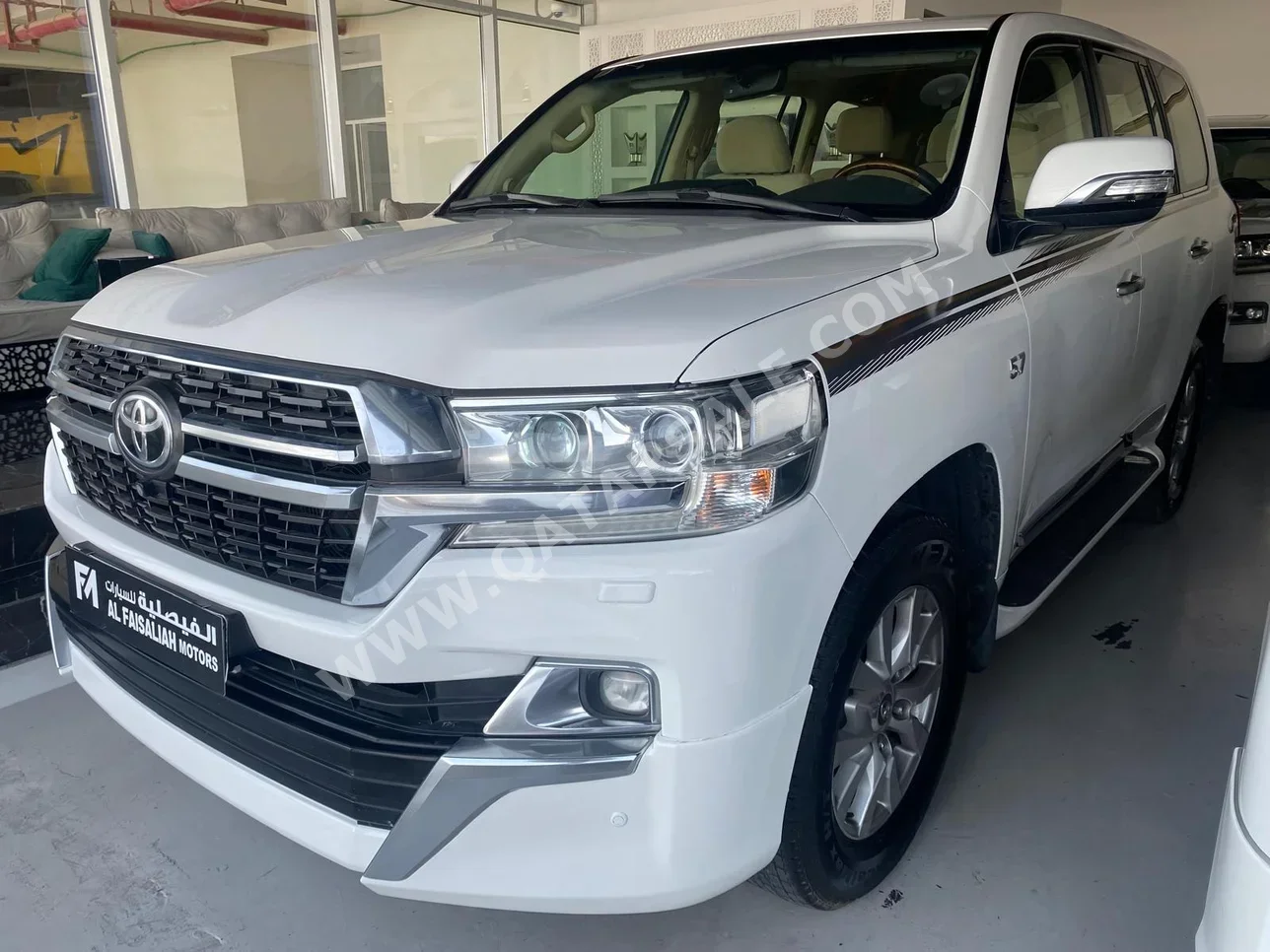Toyota  Land Cruiser  VXR  2017  Automatic  235,000 Km  8 Cylinder  Four Wheel Drive (4WD)  SUV  White