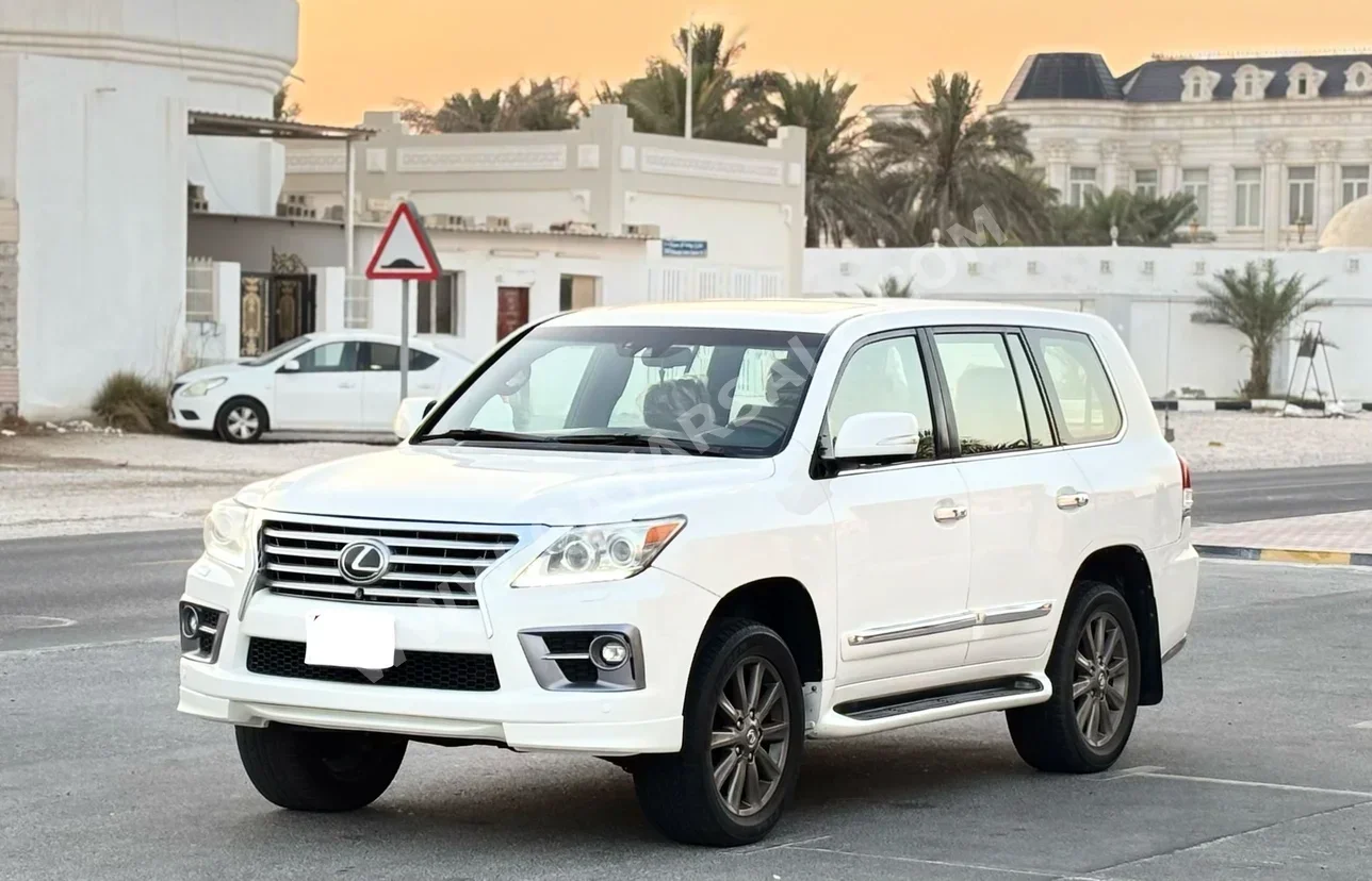 Lexus  LX  570  2012  Automatic  391,000 Km  8 Cylinder  Four Wheel Drive (4WD)  SUV  White
