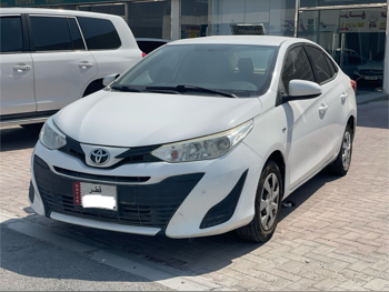 تويوتا  ياريس  2019  اوتوماتيك  244,000 كم  4 سلندر  سحب امامي  سيدان  أبيض