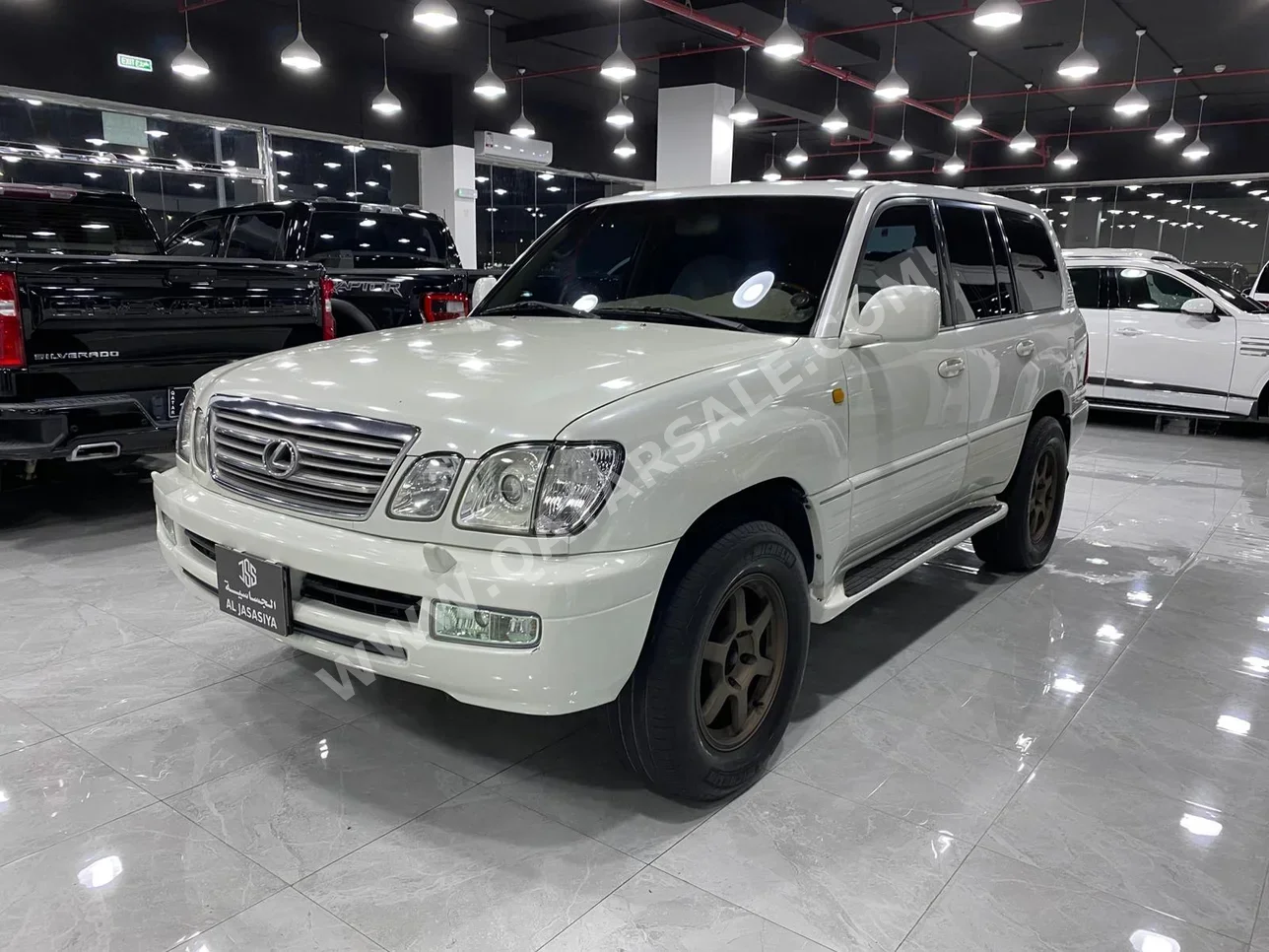 لكزس ال اكس 470 2005 اوتوماتيك 482,000 كم 8 سلندر دفع رباعي اس يو في أبيض