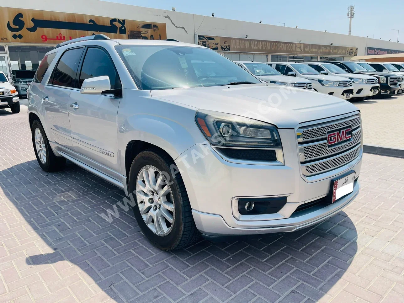 جي ام سي  اكاديا  دينالي  2015  اوتوماتيك  116,000 كم  6 سلندر  دفع رباعي  اس يو في  فضي