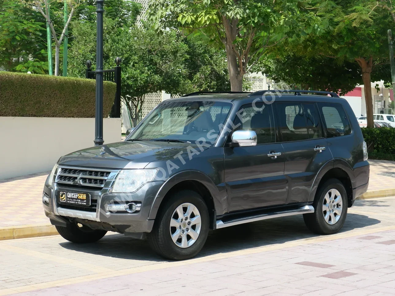 ميتسوبيشي  باجيرو  GLS  2015  اوتوماتيك  100,000 كم  6 سلندر  دفع رباعي  اس يو في  بني